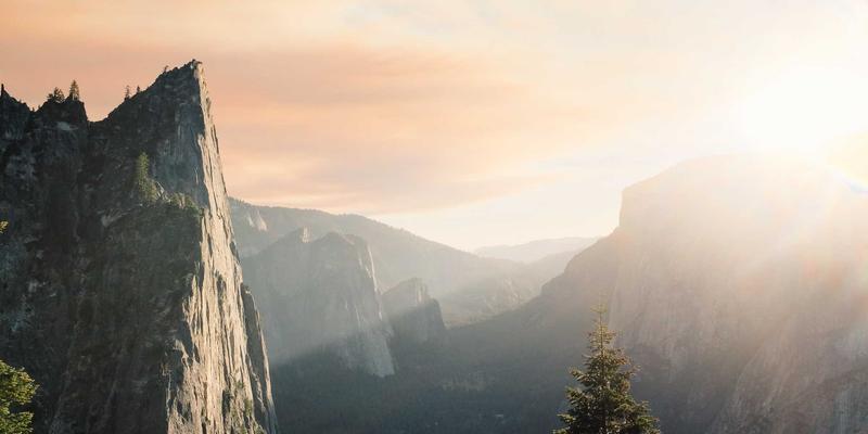 网络安全新纪元：从叶脊拓扑到可编程交换芯片（P4）的数据中心网络架构演进指南